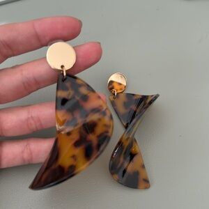 Tuckernuck Tortoise Earrings